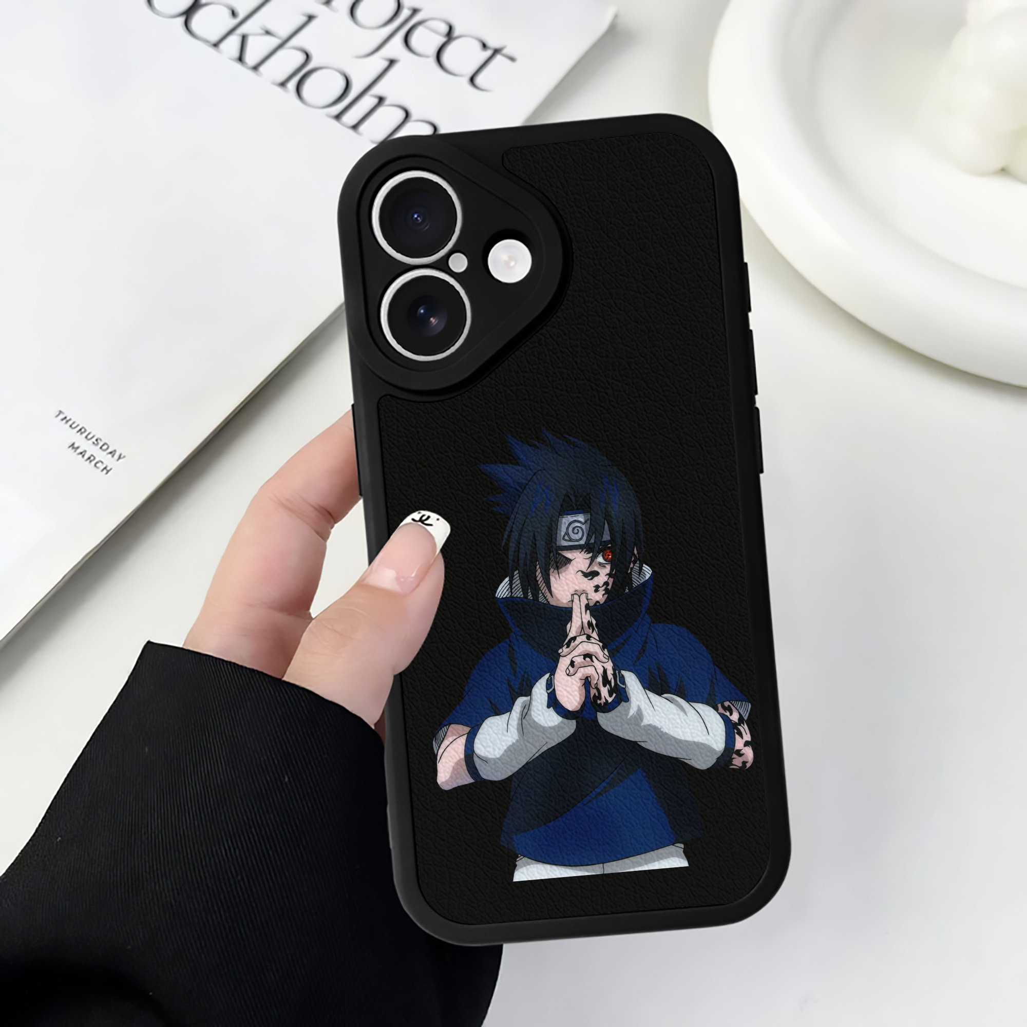 （画像用） NARUTO -ナルト- うちは サスケ Uchiha Sasuke 【iPhone 16シリーズ対応】シリコンスマホケース（レザー調） 材質：シリコン